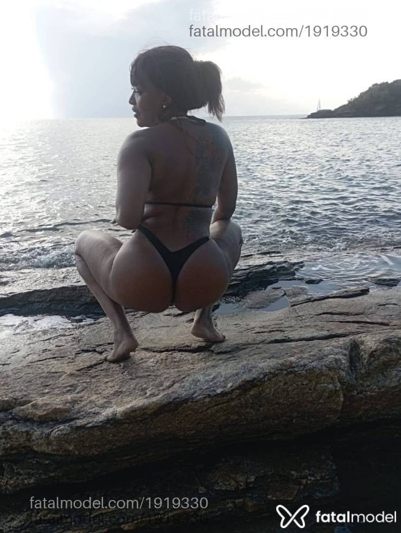 Acompanhante mulher com cabelo castanho de olhos castanhos em Armação dos Búzios - Emanuelle Borges