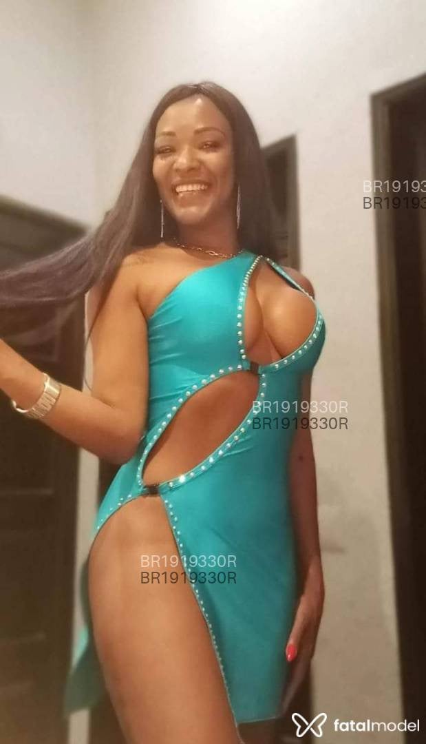 Acompanhante mulher com cabelo castanho de olhos castanhos em Armação dos Búzios - Emanuelle Borges