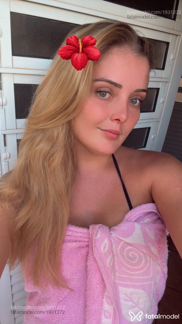 Acompanhante mulher trans loira (o) de olhos verdes em Leme - Raphaella