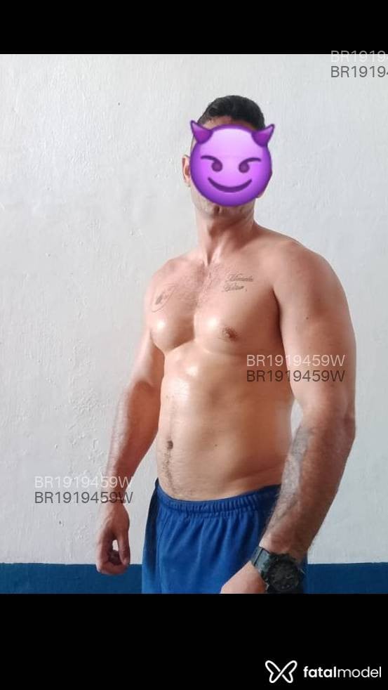 Acompanhante homem com cabelo castanho de olhos castanhos em Rio de Janeiro Acompanhante homem com cabelo castanho de olhos castanhos em Rio de Janeiro - Petros