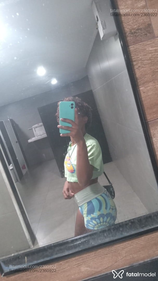 Acompanhante mulher com cabelo colorido de olhos castanhos - PretaahPriih Acompanhante mulher com cabelo colorido de olhos castanhos - PretaahPriih