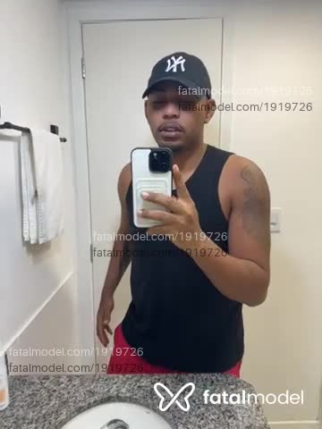 Acompanhante homem morena (o) de olhos castanhos em Curitiba Acompanhante homem morena (o) de olhos castanhos em Curitiba - Wellingtondotadoca