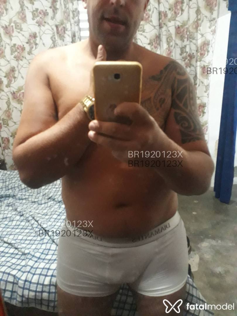 Acompanhante homem com cabelo castanho de olhos castanhos - Rafael Acompanhante homem com cabelo castanho de olhos castanhos - Rafael