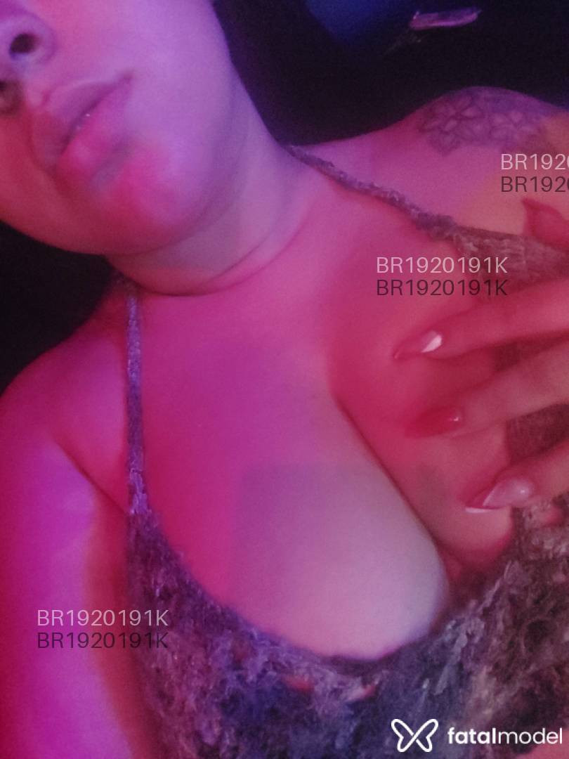 Acompanhante mulher com cabelo castanho de olhos castanhos em Virtual Acompanhante mulher com cabelo castanho de olhos castanhos em Virtual - Letícia Carvalho