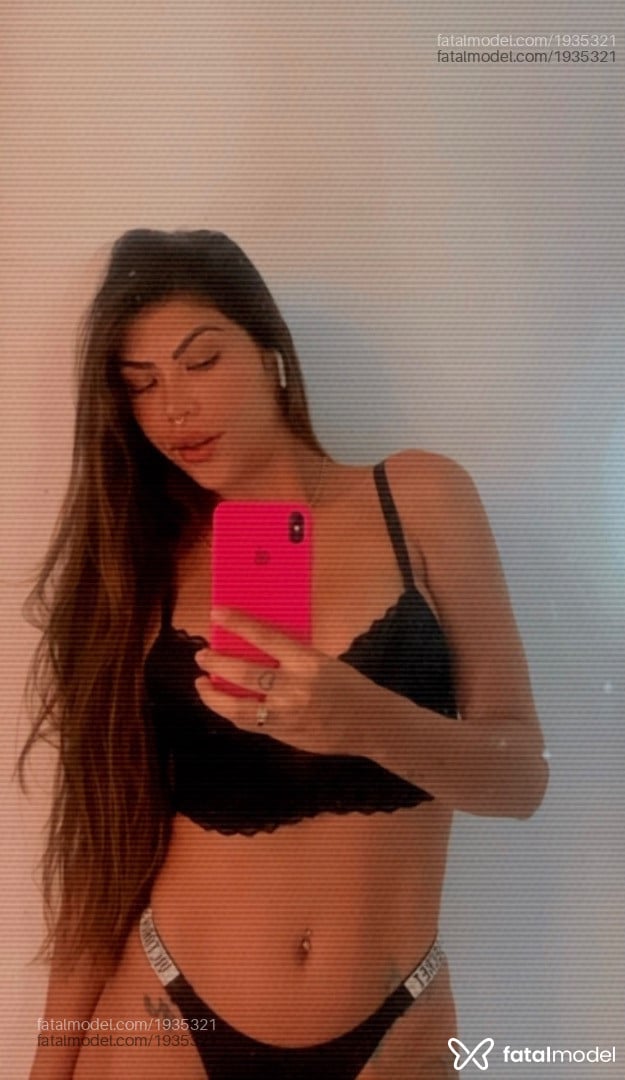 Acompanhante mulher com cabelo castanho de olhos mel - Melissa Acompanhante mulher com cabelo castanho de olhos mel - Melissa