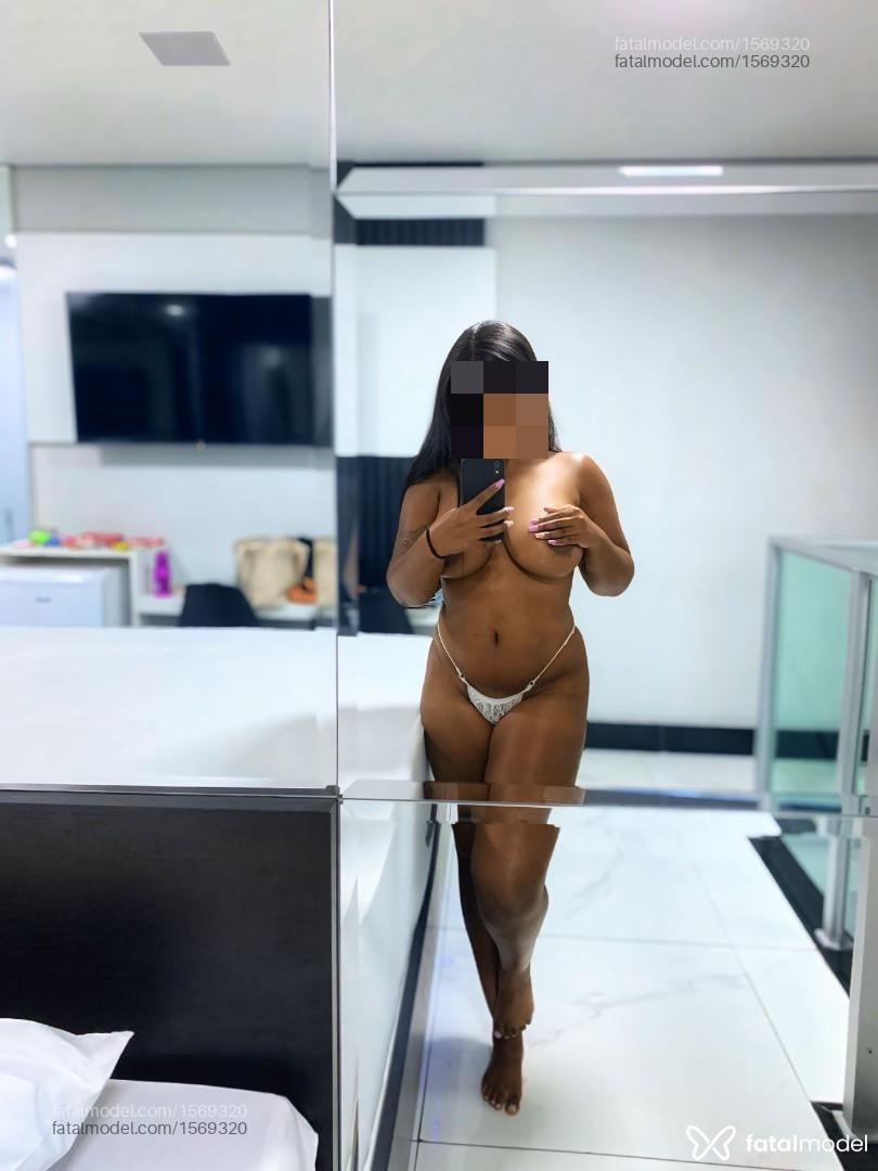 Acompanhante mulher com cabelo castanho de olhos castanhos em Belo Horizonte - Lorena Petrim