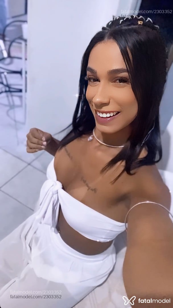 Acompanhante não-binário morena (o) de olhos pretos em Virtual - Luana Prado