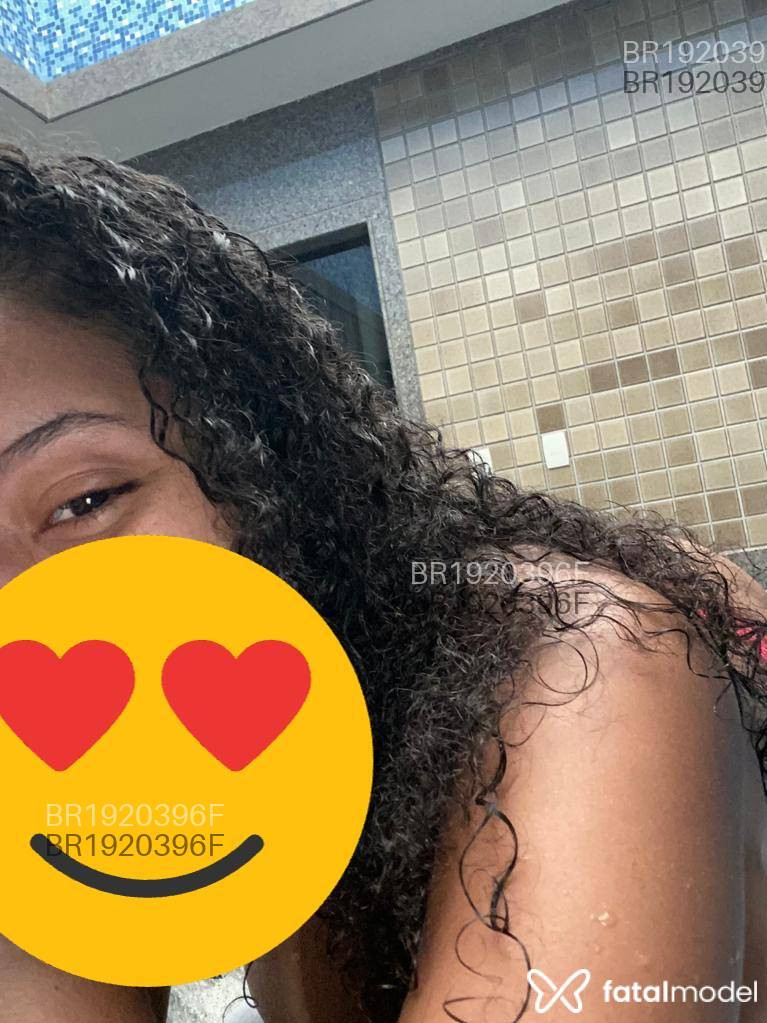 Acompanhante mulher morena (o) de olhos castanhos em Virtual Acompanhante mulher morena (o) de olhos castanhos em Virtual - Larissa