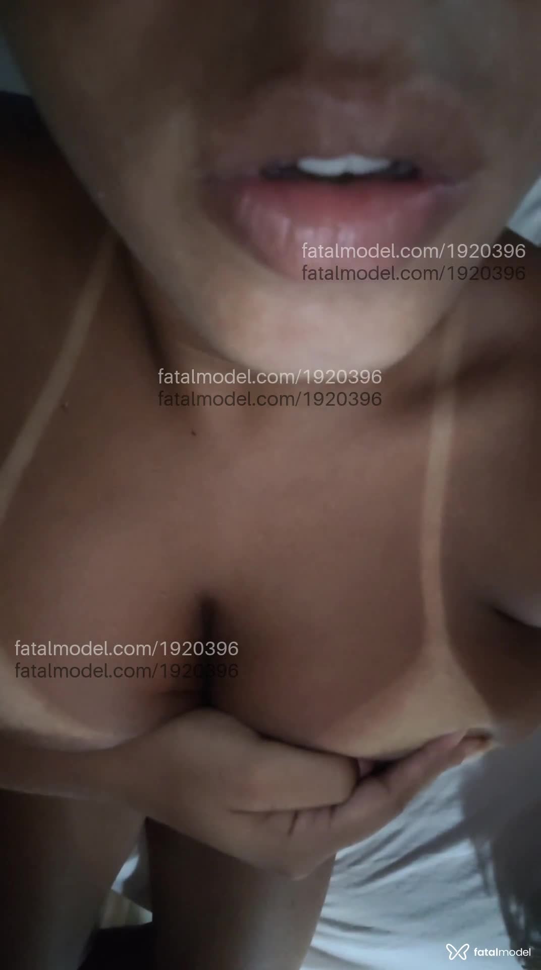 Acompanhante mulher morena (o) de olhos castanhos em Virtual Acompanhante mulher morena (o) de olhos castanhos em Virtual - Larissa