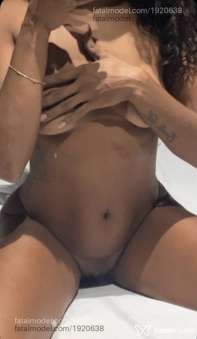 Acompanhante mulher com cabelo castanho de olhos pretos em Aracaju Acompanhante mulher com cabelo castanho de olhos pretos em Aracaju - Liz Ribeiro