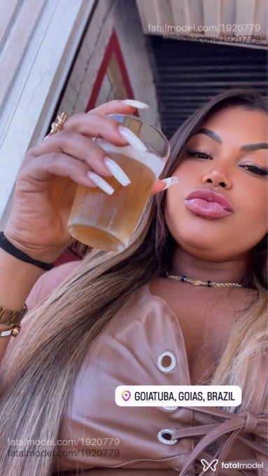 Acompanhante mulher morena (o) de olhos castanhos em Cruzeiro - Layla Oliveira