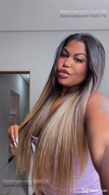 Acompanhante mulher morena (o) de olhos castanhos em Cruzeiro - Layla Oliveira