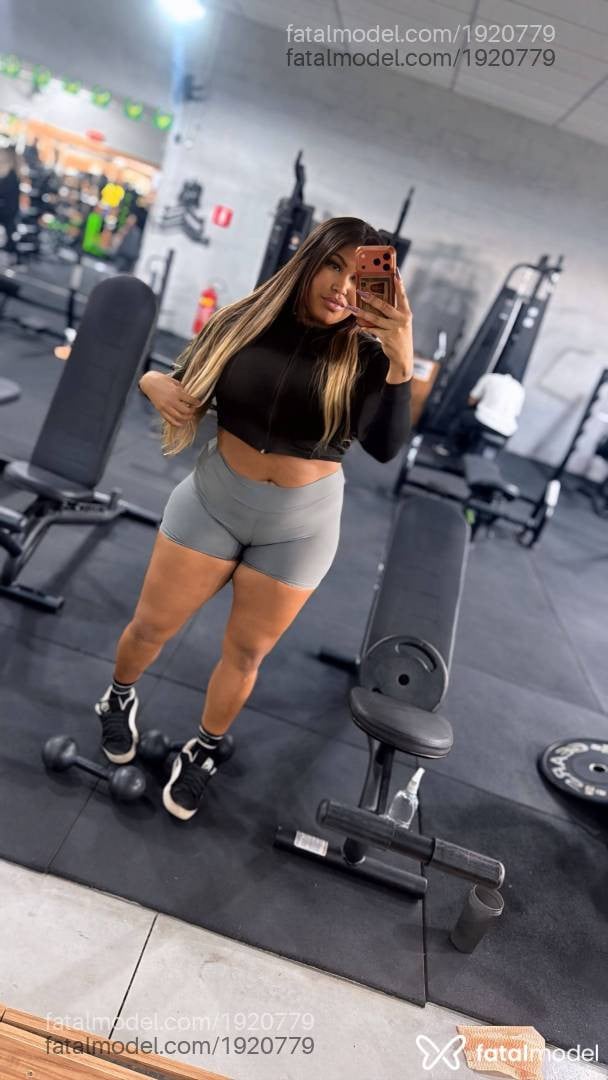 Acompanhante mulher morena (o) de olhos castanhos em Cruzeiro - Layla Oliveira