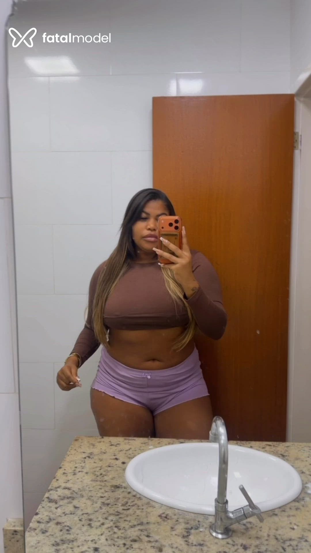 Acompanhante mulher morena (o) de olhos castanhos - Layla Oliveira