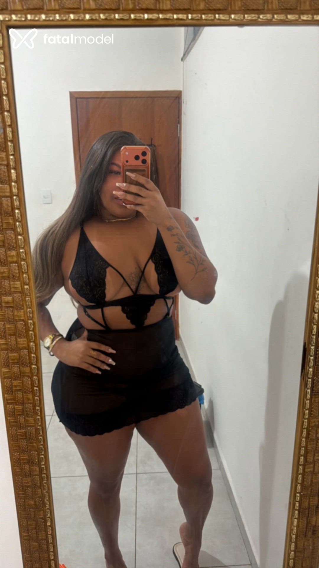 Acompanhante mulher morena (o) de olhos castanhos - Layla Oliveira