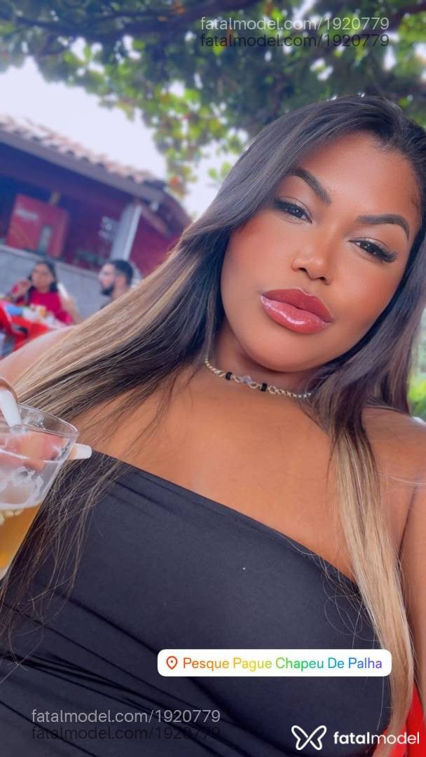 Acompanhante mulher morena (o) de olhos castanhos em Cruzeiro - Layla Oliveira