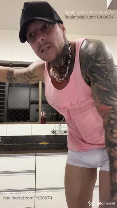 Acompanhante homem com cabelo castanho de olhos castanhos em Balneário Camboriú - Bruno