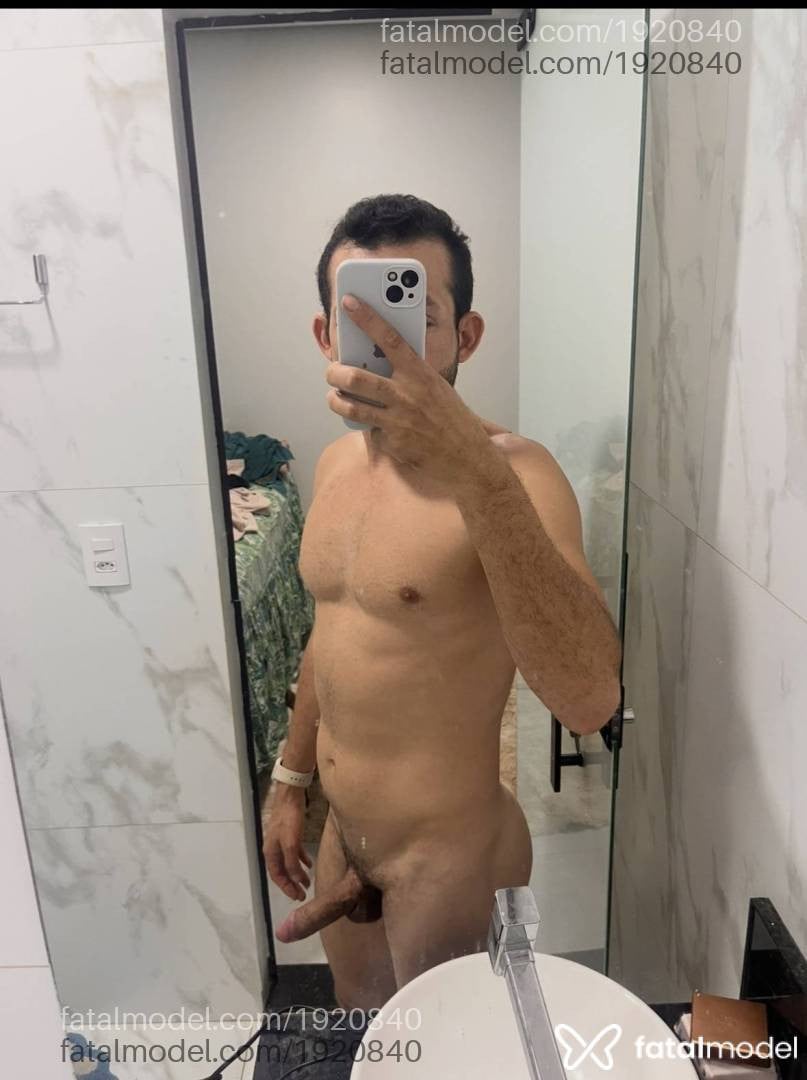 Acompanhante homem morena (o) de olhos castanhos em Araguaína - Eduardo