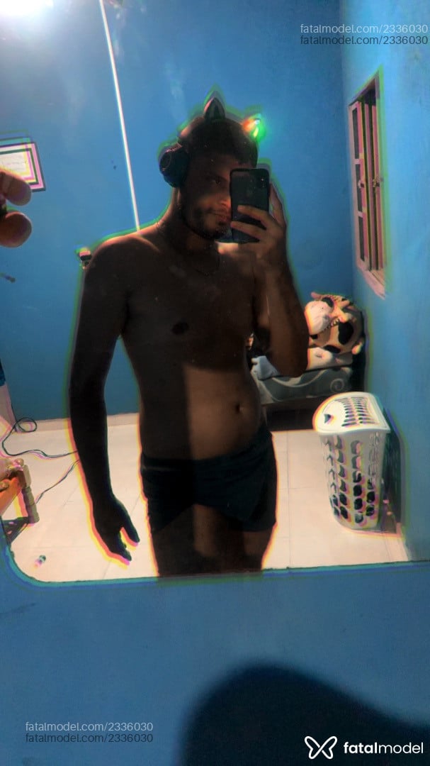 Acompanhante homem morena (o) de olhos castanhos - Jonhm