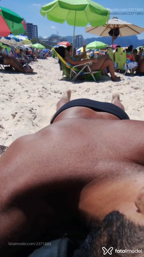 Acompanhante homem com cabelo castanho de olhos castanhos em Rio de Janeiro Acompanhante homem com cabelo castanho de olhos castanhos em Rio de Janeiro - Thalles Veigar
