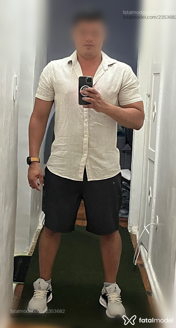 Acompanhante homem com cabelo castanho de olhos castanhos - John Almeida