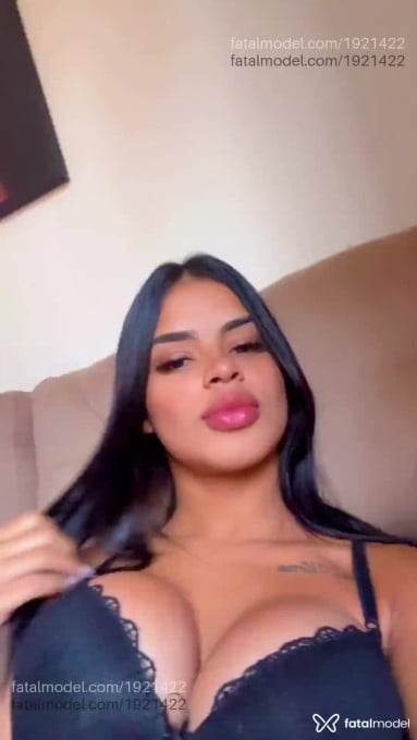Acompanhante mulher morena (o) de olhos pretos - Gaby