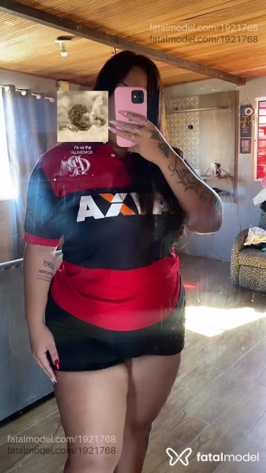 Acompanhante mulher com cabelo castanho de olhos castanhos - Mariani