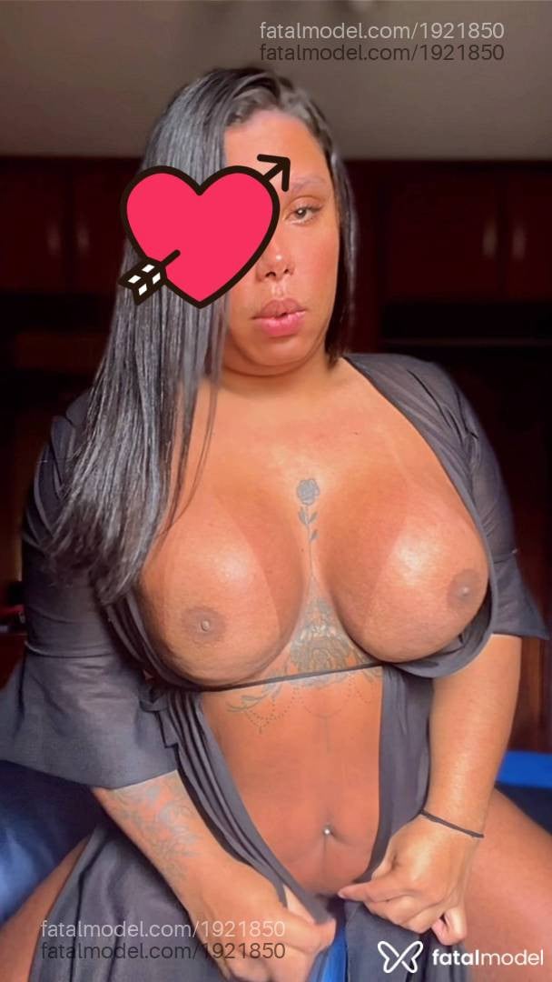 Acompanhante mulher trans morena (o) de olhos castanhos - Yndia