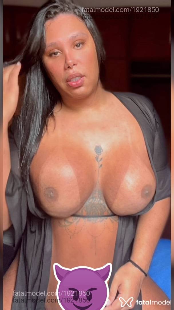 Acompanhante mulher trans morena (o) de olhos castanhos - Yndia
