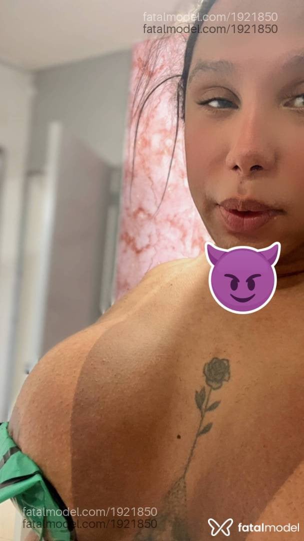 Acompanhante mulher trans morena (o) de olhos castanhos - Yndia