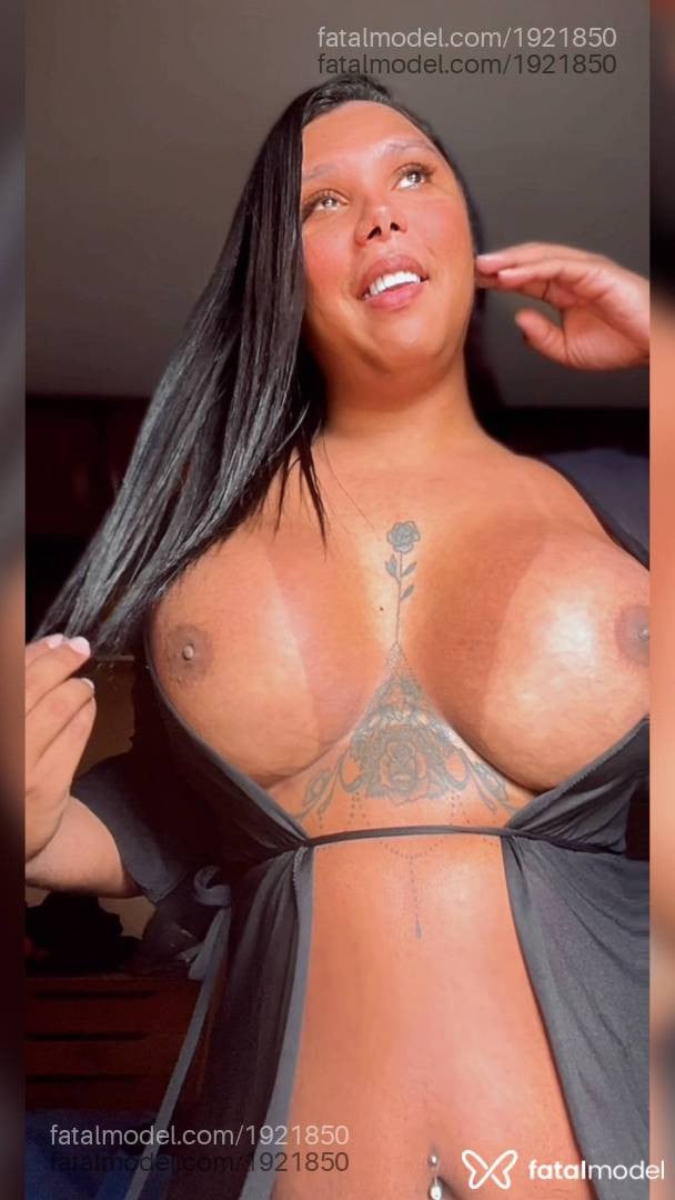 Acompanhante mulher trans morena (o) de olhos castanhos - Yndia