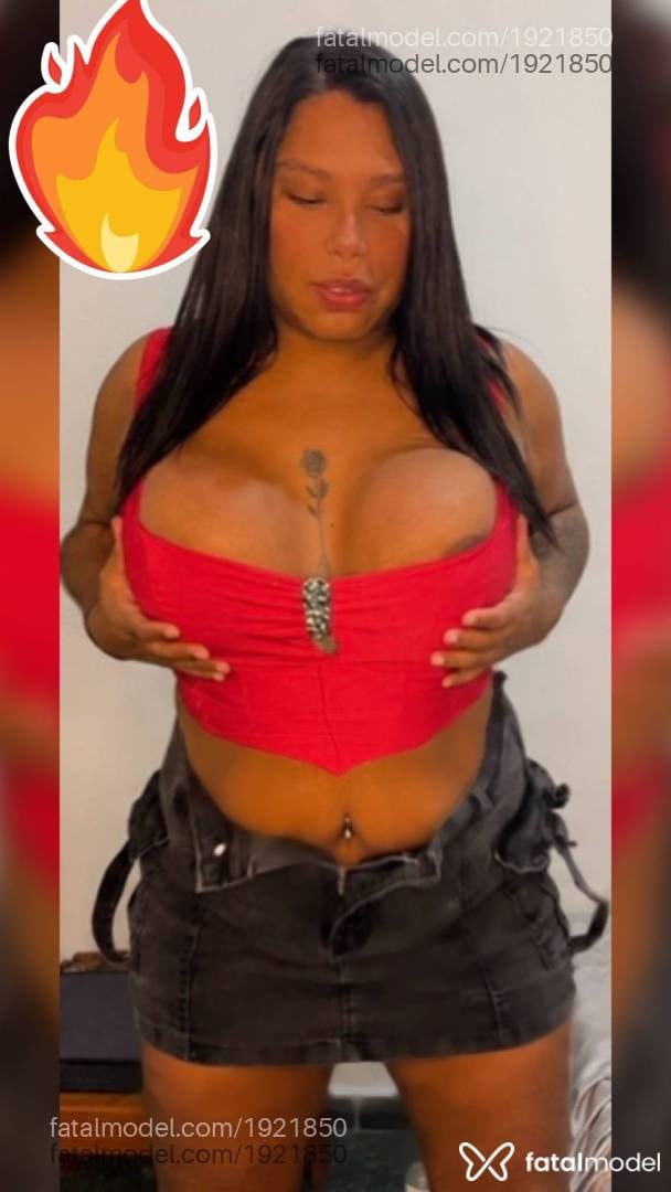 Acompanhante mulher trans morena (o) de olhos castanhos - Yndia
