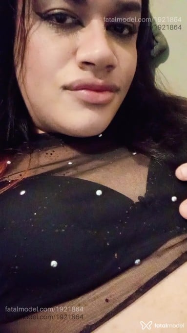 Acompanhante mulher trans com cabelo colorido de olhos castanhos em Barbosa Ferraz - Lina