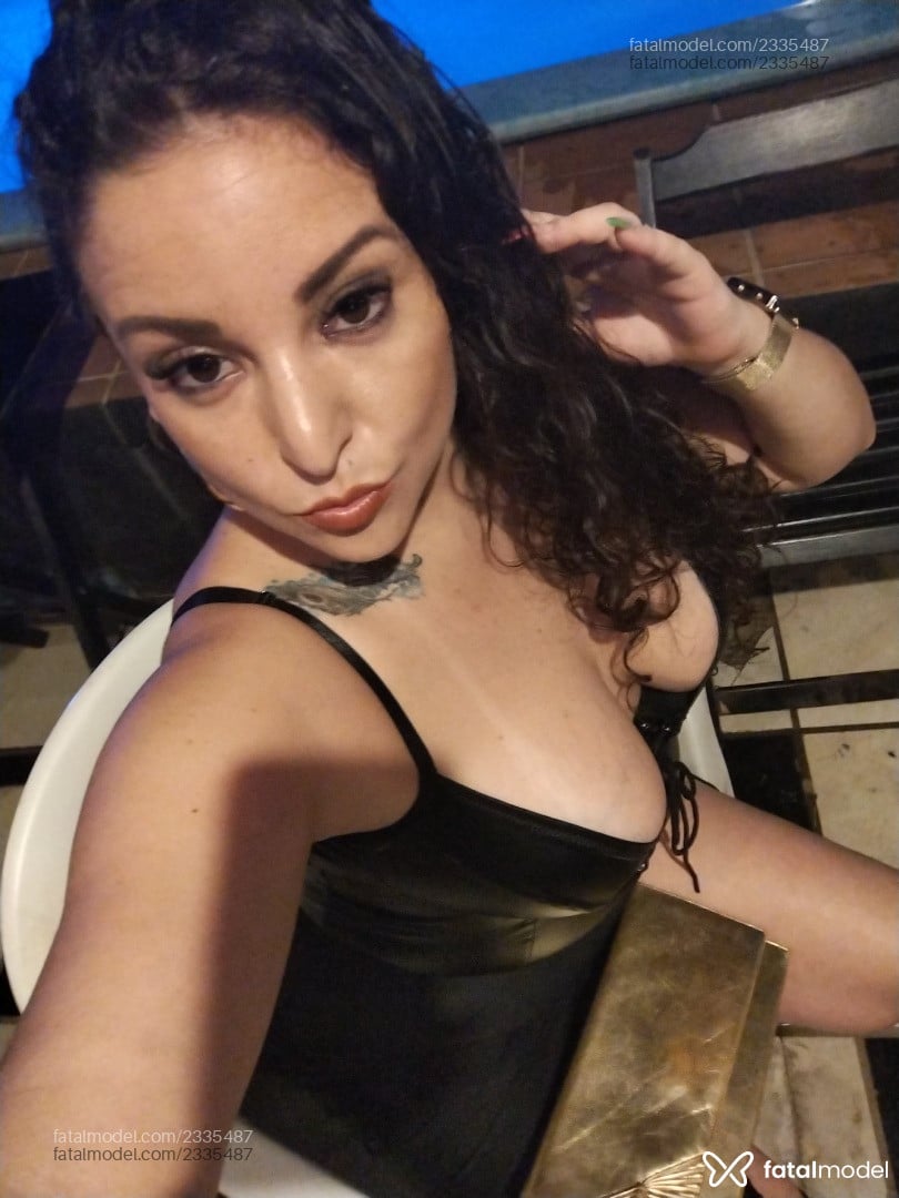 Acompanhante mulher com cabelo castanho de olhos castanhos - Julia Acompanhante mulher com cabelo castanho de olhos castanhos - Julia