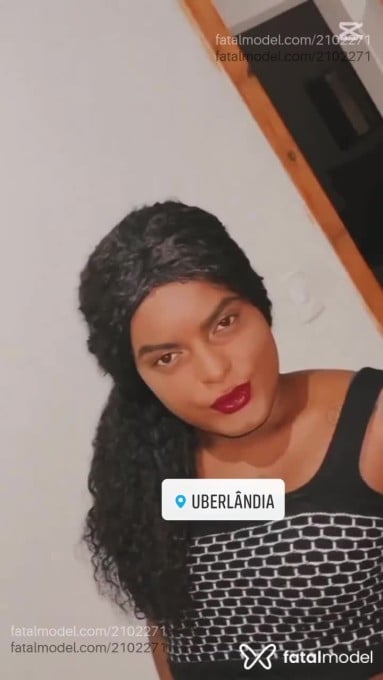 Acompanhante mulher trans com cabelo colorido de olhos castanhos em Sete Lagoas - Khawanny Shopia