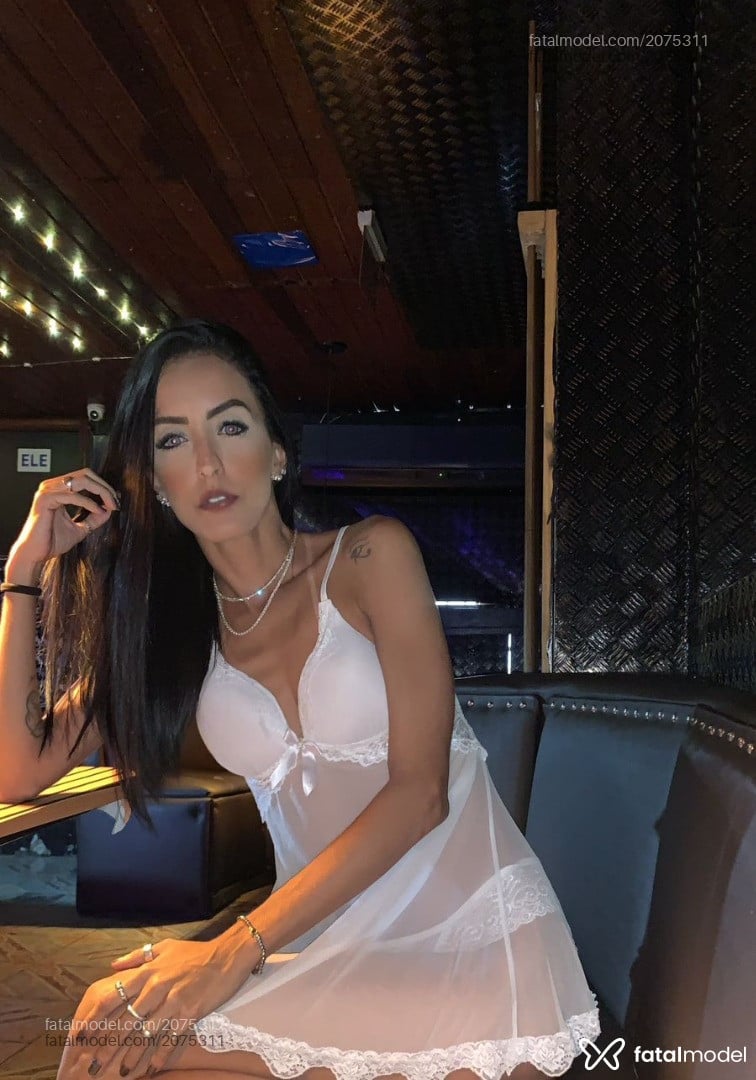 Acompanhante mulher morena (o) de olhos castanhos em Rio de Janeiro - Valentina
