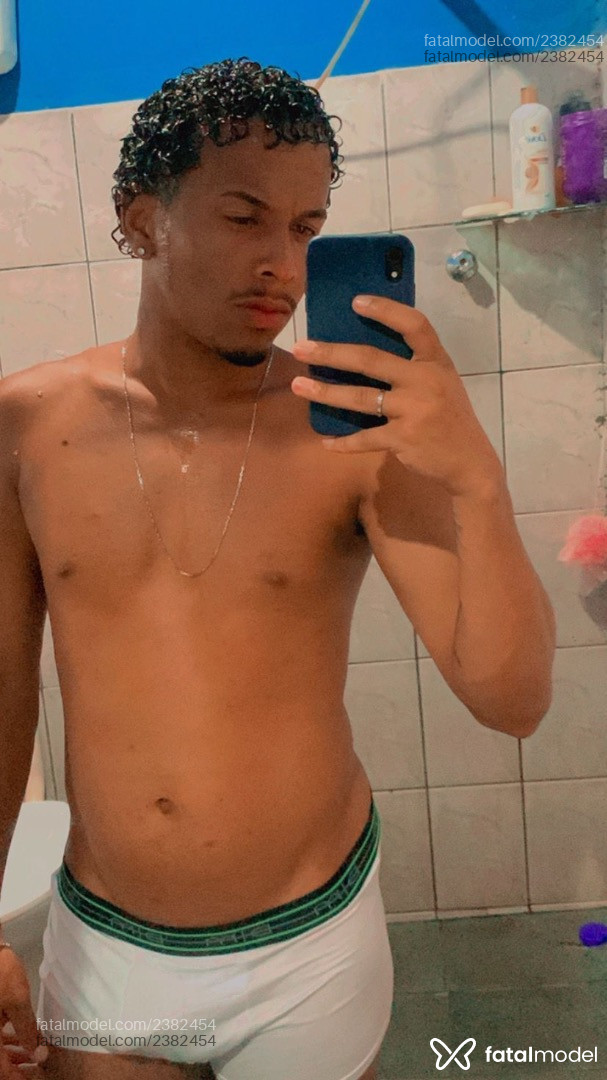 Acompanhante homem com cabelo castanho de olhos castanhos em Virtual Acompanhante homem com cabelo castanho de olhos castanhos em Virtual - Júnior