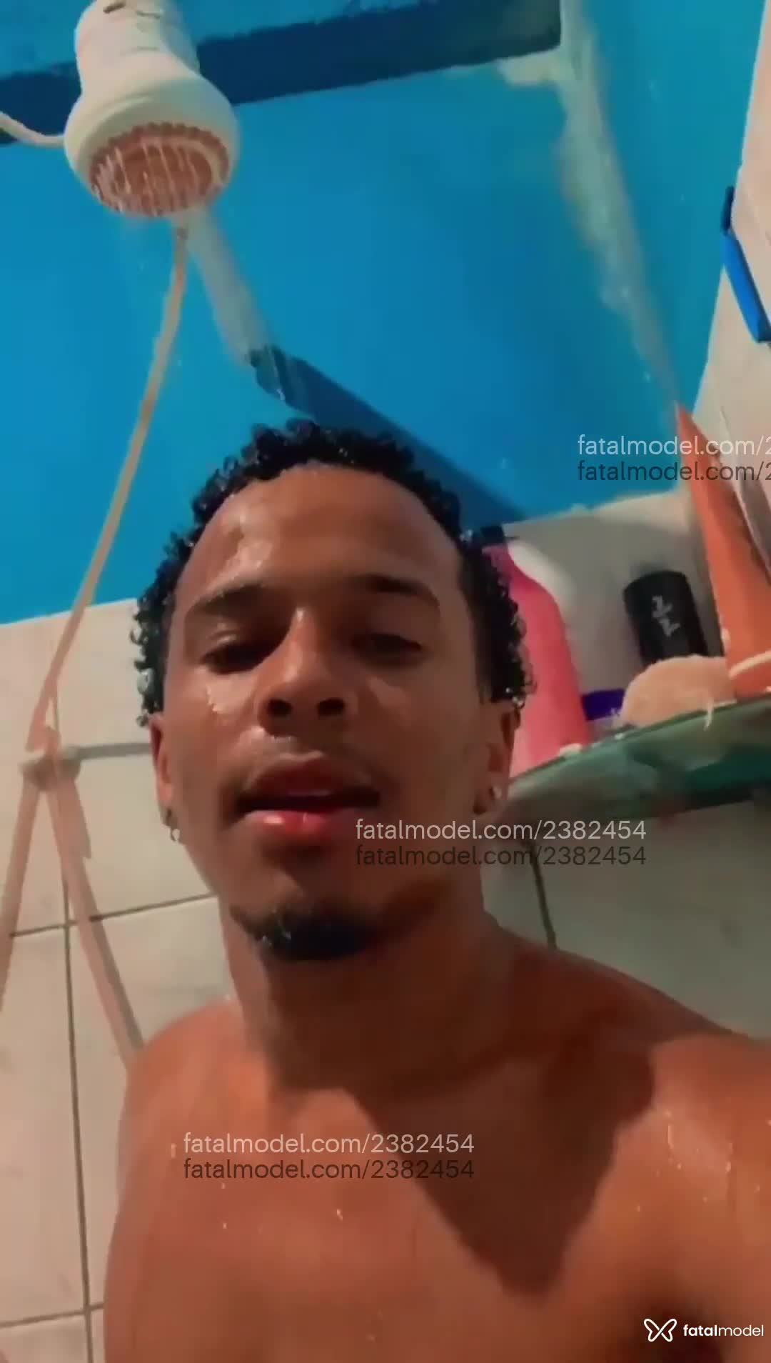 Acompanhante homem com cabelo castanho de olhos castanhos em Virtual Acompanhante homem com cabelo castanho de olhos castanhos em Virtual - Júnior