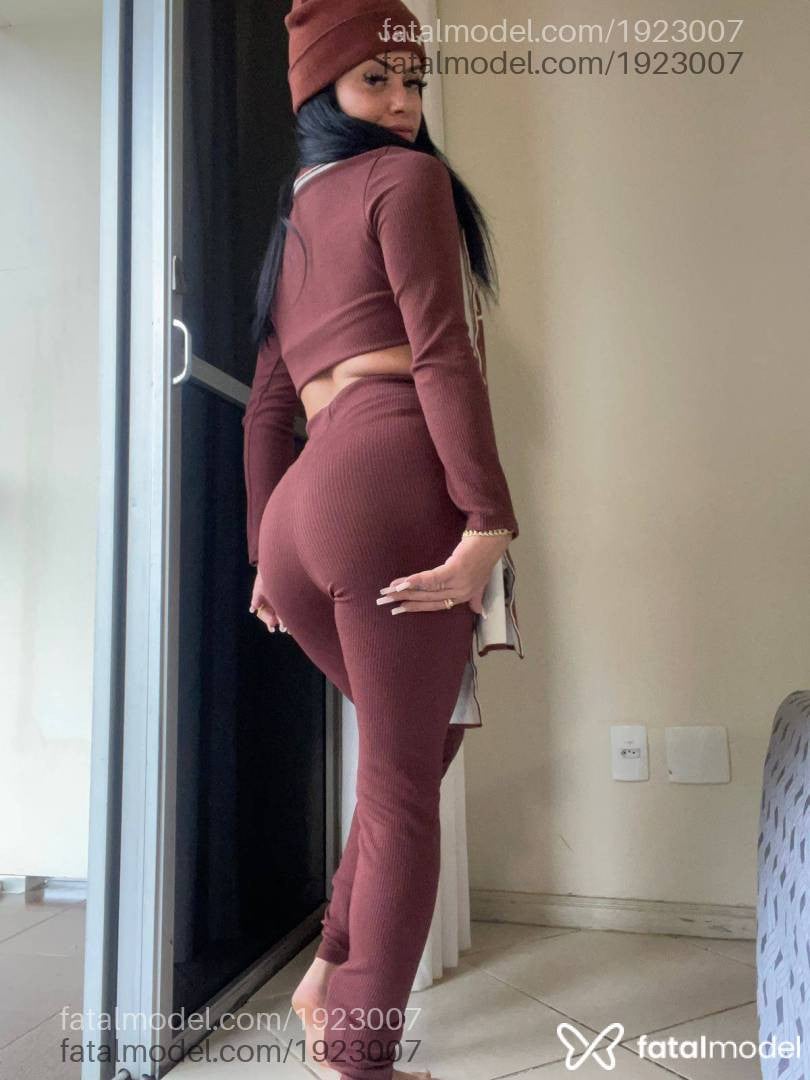 Acompanhante mulher morena (o) de olhos mel em Canoas - Rittinhaaa