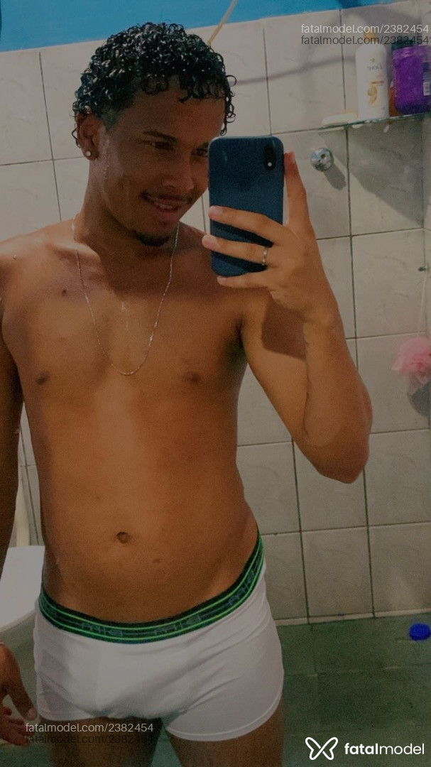 Acompanhante homem com cabelo castanho de olhos castanhos em Virtual Acompanhante homem com cabelo castanho de olhos castanhos em Virtual - Júnior