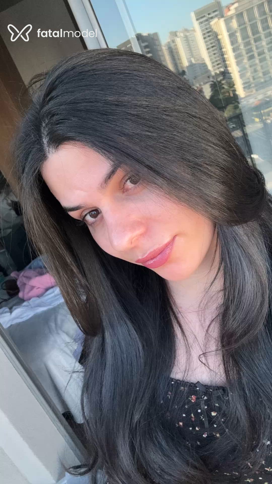 Acompanhante mulher trans morena (o) de olhos pretos - Thamires Villar