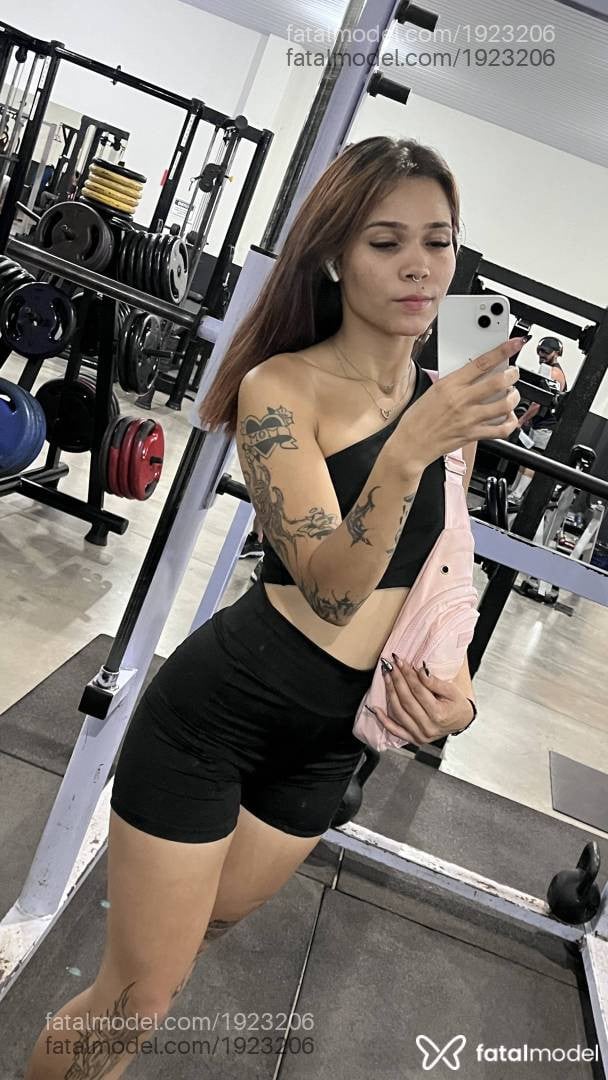 Acompanhante mulher com cabelo castanho de olhos castanhos - Maiaaa
