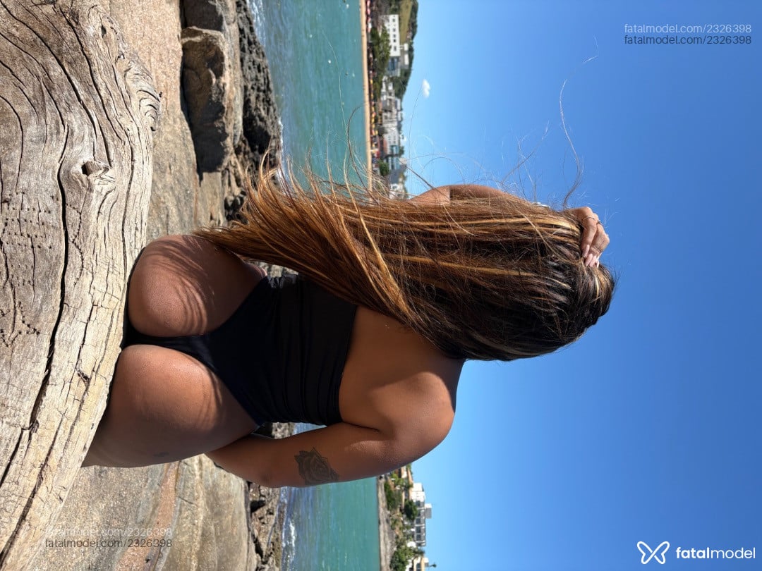 Acompanhante mulher trans loira (o) de olhos verdes em Vila Velha Acompanhante mulher trans loira (o) de olhos verdes em Vila Velha - Julia Santos