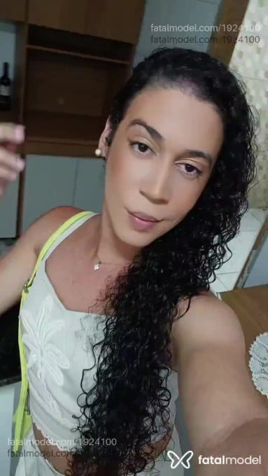 Acompanhante mulher trans com cabelo castanho de olhos castanhos em Virtual - Crystal