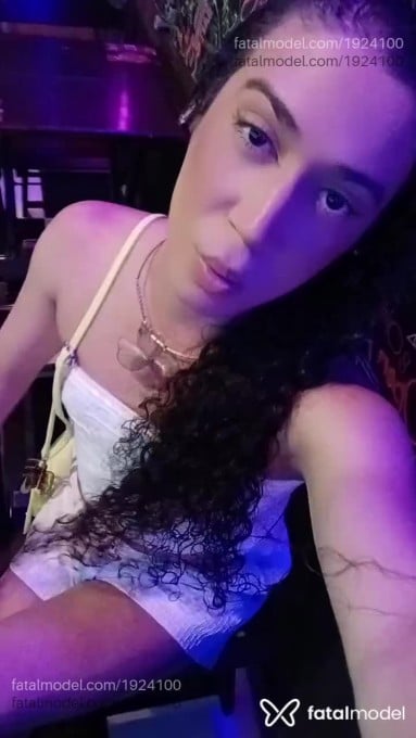 Acompanhante mulher trans com cabelo castanho de olhos castanhos em Virtual Acompanhante mulher trans com cabelo castanho de olhos castanhos em Virtual - Crystal