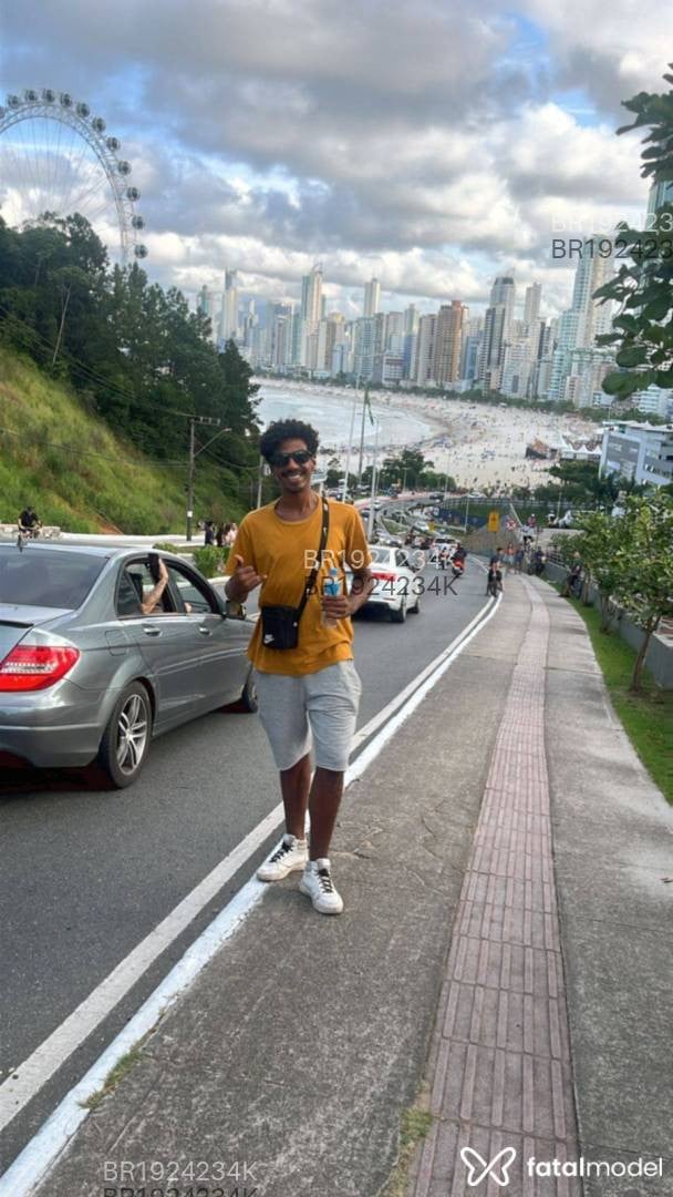 Acompanhante homem morena (o) de olhos mel em Marília - OLIVER