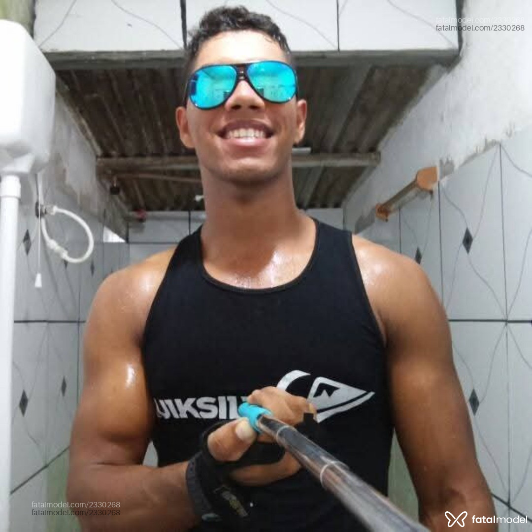 Acompanhante homem com cabelo castanho de olhos pretos em Manhuaçu - Willian Nobre