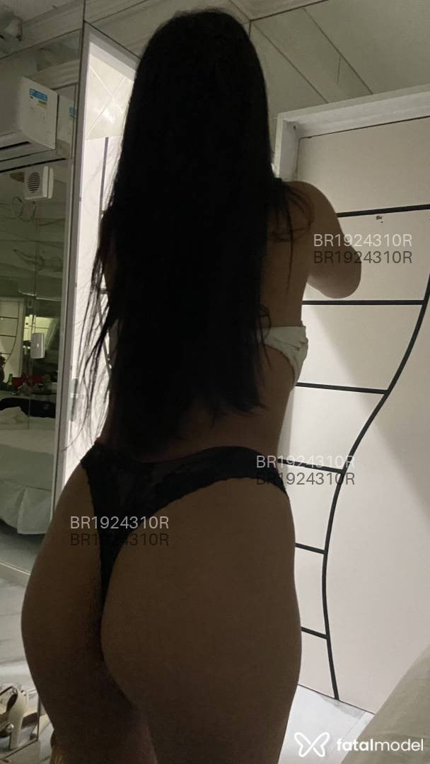 Acompanhante mulher morena (o) de olhos castanhos em Virtual Acompanhante mulher morena (o) de olhos castanhos em Virtual - Morena