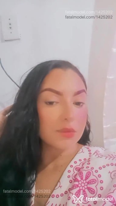 Acompanhante mulher morena (o) de olhos pretos - Alice Acompanhante mulher morena (o) de olhos pretos - Alice