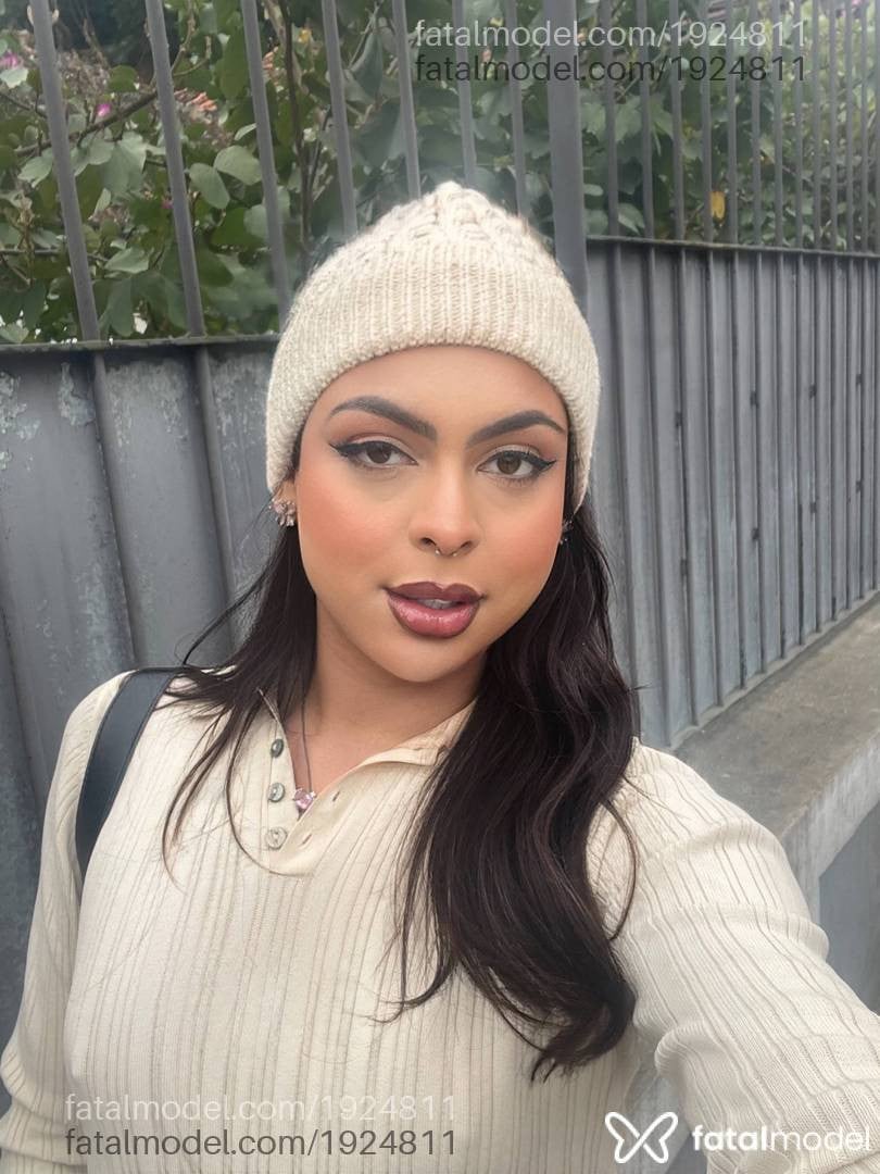 Acompanhante mulher trans ruiva (o) de olhos castanhos - Bianca Lima